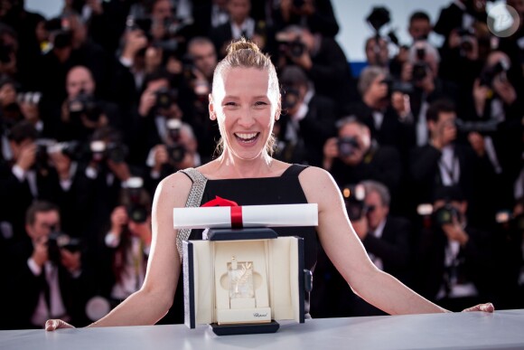 Emmanuelle Bercot (prix d'interprétation féminine pour le film "Mon Roi") - Photocall de la remise des palmes du 68e Festival du film de Cannes, le 24 mai 2014