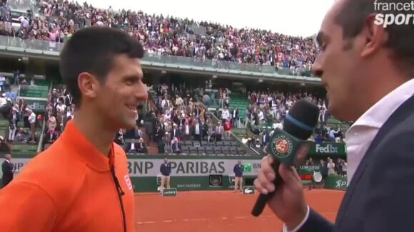 Novak Djokovic, en français, fait mourir de rire le public de Roland-Garros !