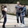Selena gomez et Justin Bieber s'amusent avec des enfants, le 18 février 2012  
