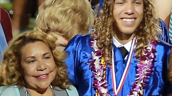Arnold Schwarzenegger: Joseph, son fils illégitime, diplômé ravi devant sa maman