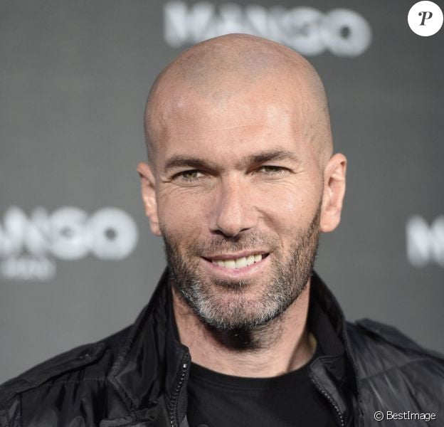 Zinédine Zidane, nouvelle égérie souriante de la marque Mango, lors de la présentation de la nouvelle campagne de pub de la marque à Madrid, le 19 janvier 2015