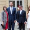 La reine Letizia et le roi Felipe VI d'Espagne ont été reçus à Matignon par le Premier ministre Manuel Valls et sa femme Anne Gravoin (ainsi que sa mère Luisa) le 3 juin 2015 à Paris, au deuxième jour de la visite d'Etat du couple royal espagnol.