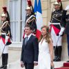 La reine Letizia et le roi Felipe VI d'Espagne ont été reçus à Matignon par le Premier ministre français Manuel Valls et sa femme Anne Gravoin le 3 juin 2015 à Paris, au deuxième jour de la visite d'Etat du couple royal espagnol.