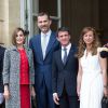 La reine Letizia et le roi Felipe VI d'Espagne étaient reçus à Matignon par le Premier ministre français Manuel Valls et sa femme Anne Gravoin le 3 juin 2015 à Paris, au deuxième jour de la visite d'Etat du couple royal espagnol.