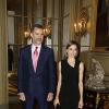 Le roi Felipe VI et la reine Letizia d'Espagne offrent une réception à la communauté espagnole en France à la résidence de l'ambassadeur d'Espagne en France à Paris, le 3 juin 2015, lors de leur visite d'Etat