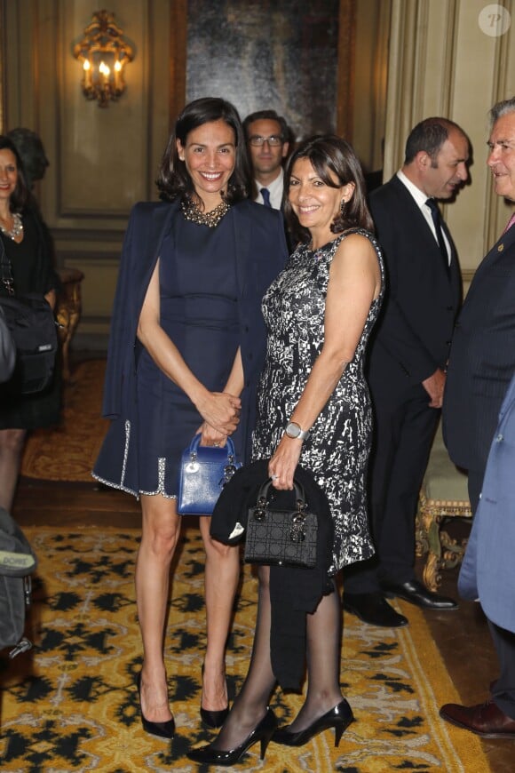 Inés Sastre et Anne Hidalgo lors de la réception offerte par le roi Felipe VI et la reine Letizia d'Espagne le 3 juin 2015 à l'ambassade d'Espagne à Paris à l'occasion de leur visite d'Etat.