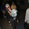 Ashlee Simpson arrive a l'aeroport LAX de Los Angeles, en provenance de Miami, en compagnie de son fils Bronx et de sa mere Tina. Le 1er janvier 2013  beaches of Oahu...01/01/2013 - Los Angeles