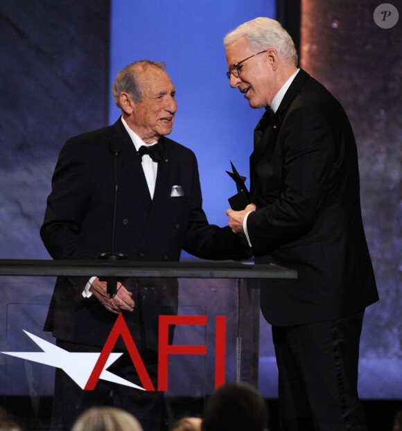 Mel Brooks et Steve Martin - L'American Film Institute (AFI) remet le Life Achievement Award lors d'un gala en l'honneur de Steve Martin à Los Angeles le 4 juin 2015