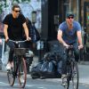 Exclusif - Zachary Quinto et son petit ami Miles McMillan font du vélo dans les rues de New York, le 14 mai 2015