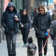  Zachary Quinto et son compagnon Miles McMillan prom&egrave;nent leurs chiens dans les rues de New York. Le 8 f&eacute;vrier 2015 