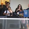 Brad Pitt, sa femme Angelina Jolie prennent l'avion en famille à l'aéroport de Los Angeles pour venir passer quelques jours dans leur propriété de Miraval, le 6 juin 2015.