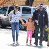 Ben Affleck fait du shopping avec sa femme Jennifer Garner et leurs enfants Seraphina et Samuel au Farmers Market de Pacific Palisades, le 7 juin 2015.