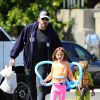 Ben Affleck fait du shopping avec sa femme Jennifer Garner et leurs enfants Seraphina et Samuel au Farmers Market de Pacific Palisades, le 7 juin 2015.