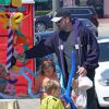 Ben Affleck fait du shopping avec sa femme Jennifer Garner et leurs enfants Seraphina et Samuel au Farmers Market de Pacific Palisades, le 7 juin 2015.