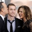  Tom Hanks et Rita Wilson avec leur fils Chet Hanks à New York le 15 décembre 2011. 
  