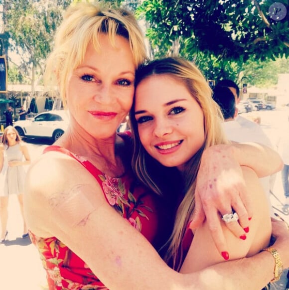 Melanie Griffith à Los Angeles pour la remise de diplôme de sa fille Stella le 8 juin 2015.