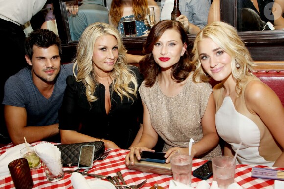 Taylor Lautner, Heather Parry, Aly Michalka, AJ Michalka à la première de "Grown Ups 2" à New York le 10 juillet 2013