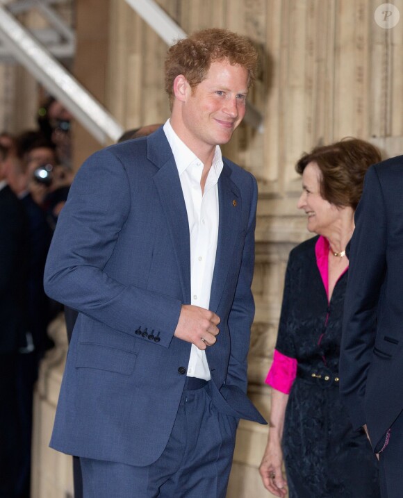 Le prince Harry arrive au gala de charité organisé par Lady Gaga et Tony Bennett au Royal Albert Hall à Londres, le 8 juin 2015, au profit de l'association WellChild, dont il est le parrain.