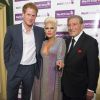 Le prince Harry rencontre Lady Gaga et Tony Bennett au Royal Albert Hall à Londres, le 8 juin 2015, avant leur représentation au profit de l'association WellChild, dont il est le parrain.