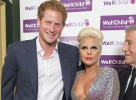 Lady Gaga : Toute poitrine dehors devant un Prince Harry ravi !