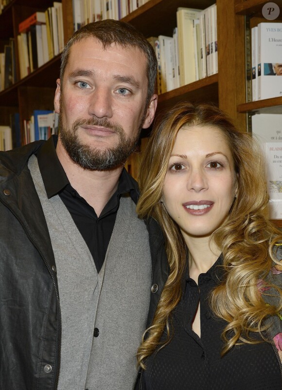 Tristane Banon (enceinte) et son compagnon Pierre Ducrocq - Dédicace du nouveau livre de Tristane Banon "Love et caetera" à la librairie Delamain à Paris, le 2 avril 2015.