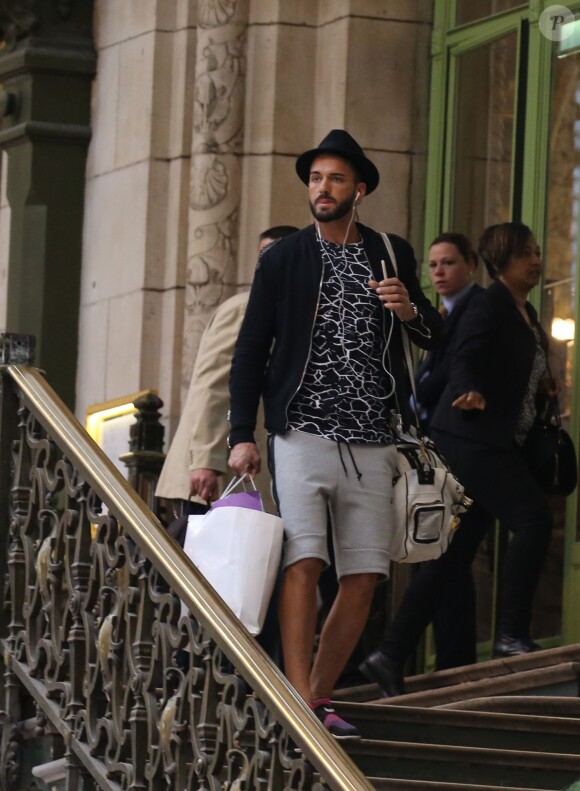Nabilla Benattia et Thomas Vergara à la Gare de Lyon à Paris, le 24 avril 2015.