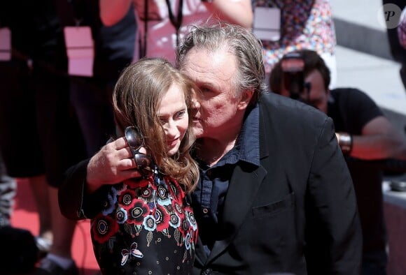 Isabelle Huppert et Gérard Depardieu - Montée des marches du film "Valley of Love" lors du 68e Festival International du Film de Cannes, à Cannes le 22 mai 2015.
