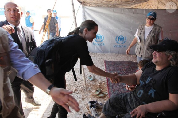 Angelina Jolie est allée à la rencontre des réfugiés syriens dans un camp de Mafraq, en Jordanie. Le 11 septembre 2012.
