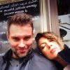 Natalie Zea et son mari Travis Schudlt à Paris, sur Instagram en mai 2015