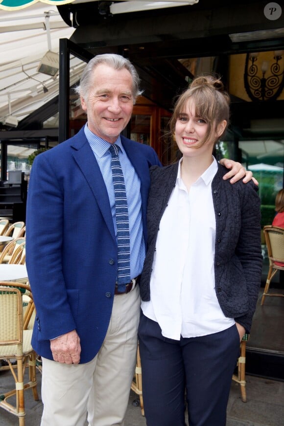 William Leymergie et sa fille Anna - Déjeuner "Pères et Filles" au restaurant "Les deux Magots" à Paris. Le 16 juin 2015