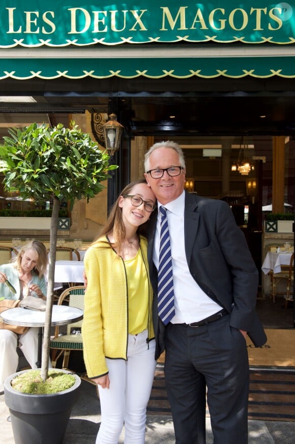 Guillaume de Charry et sa fille Rose - Déjeuner "Pères et Filles" au restaurant "Les deux Magots" à Paris