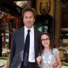 Gilles de Poix et sa fille Alma - Déjeuner "Pères et Filles" au restaurant "Les deux Magots" à Paris
