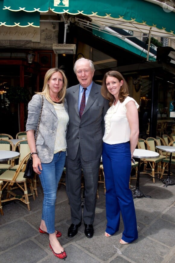 Le prince Sayn Wittgenstein, et ses filles les princesses Natascha et Zelda - Déjeuner "Pères et Filles" au restaurant "Les deux Magots" à Paris. Le 16 juin 2015 