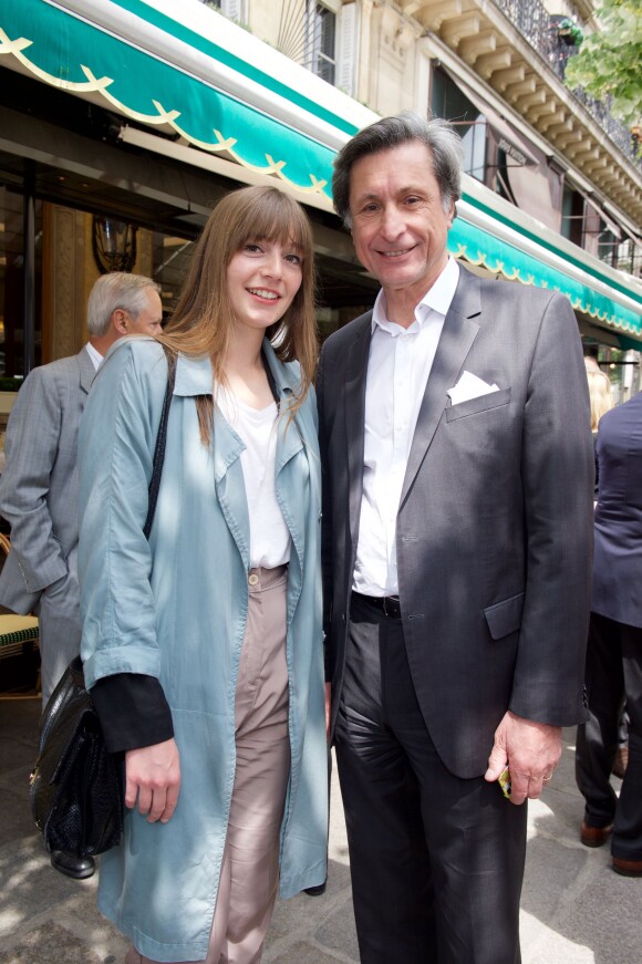 Patrick de Carolis et sa fille Joséphine - Déjeuner "Pères et Filles" au restaurant "Les deux Magots" à Paris. Le 16 juin 2015 