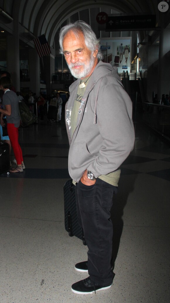 Tommy Chong arrive à l'aéroport de LAX à Los Angeles, le 22 août 2014 