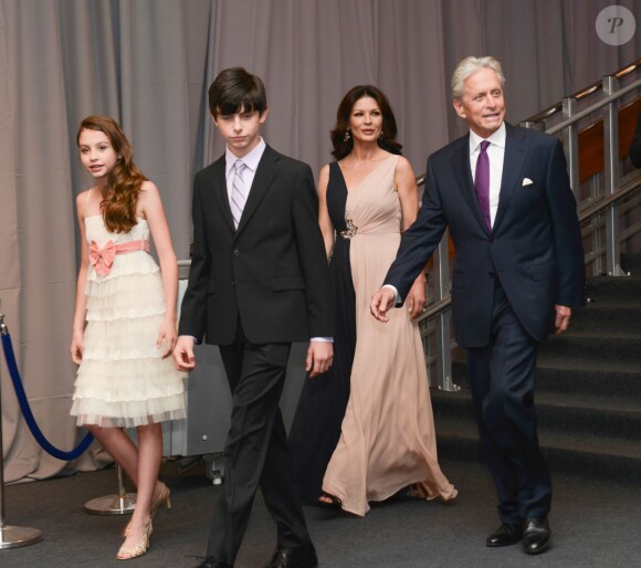 Michael Douglas avec sa femme Catherine Zeta Jones, et leurs enfants Dylan et Carys, à Jerusalem, le 18 juin 2015.