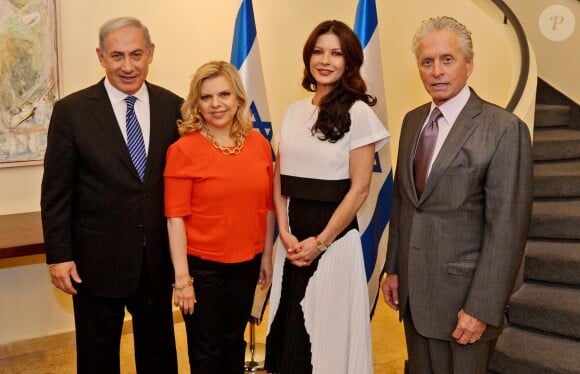 Visite de Michael Douglas et Catherine Zeta-Jones à la résidence privée du Premier Ministre Benyamin Netanyahou et de sa femme Sara à Jerusalem le 18 juin 2015.