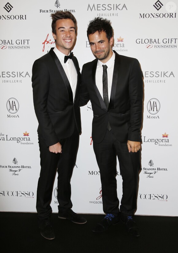 Alex Goude et son mari Romain - Photocall au dîner du Global Gift Gala, organisé au Four Seasons Hôtel George V à Paris, le 25 mai 2015.