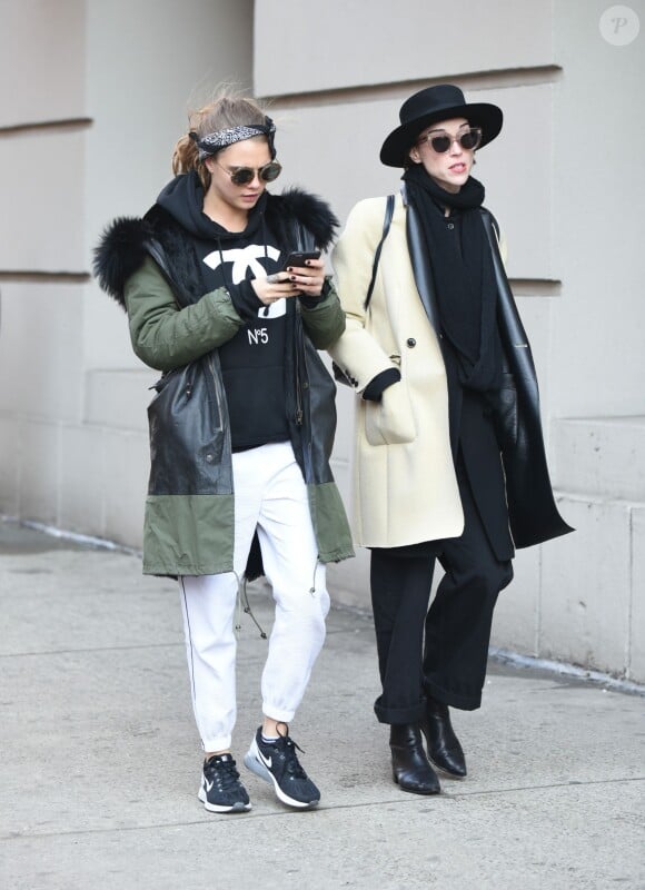 Cara Delevingne et Anne Clark à New York, le 2 mars 2015.
