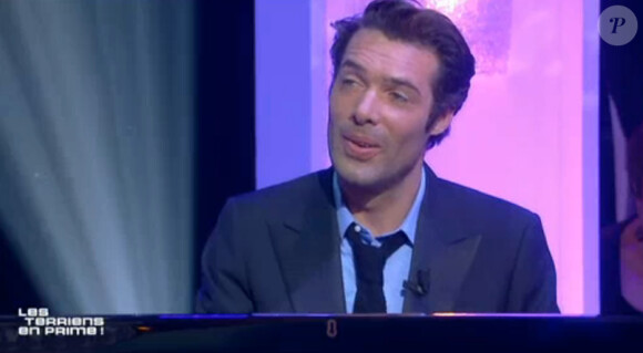 Nicolas Bedos au piano pour les 10 ans de Salut les Terriens, sur Canal+, samedi 20 juin 2015
