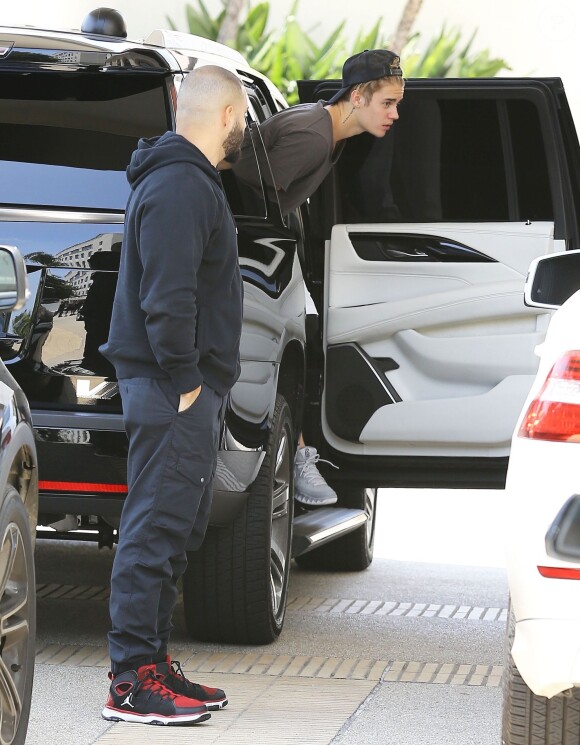 Justin Bieber fait du shopping chez Barneys New York à Beverly Hills, le 24 mai 2015