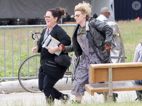 Melissa McCarthy et Kate McKinnon sur le tournage de "Ghostbusters 3" à Boston, le 18 juin 2015.