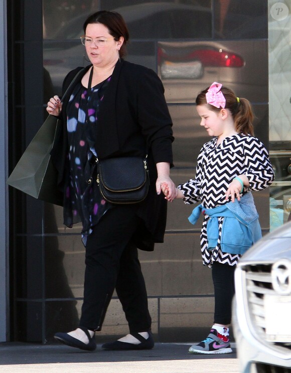 Exclusif - Melissa McCarthy fait du shopping avec sa fille Vivian Falcone et ses parents à Glendale, le 3 janvier 2015