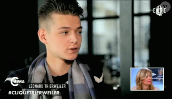 Valérie Trierweiler dans "C à vous", le 24 juin 2015 sur France 5, revoit des images de son fils Léonard interviewé dans "Clique" par Mouloud Achour.