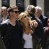 Michael Bublé, sa femme Luisana Lopilato et leur fils Noah se promènent dans les rues de Madrid. Le28 avril 2015 