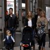 Michael Buble se promène dans les rue de Madrid avec sa femme Luisana Lopilato et son fils Noah, le 27 april 2015 