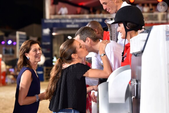 Guillaume Canet et Jessica Springsteen félicités par Caroline de Hanovre et Charlotte Casiraghi lors de la Pro Am Cup lors du Jumping International de Monaco, le 26 juin 2015