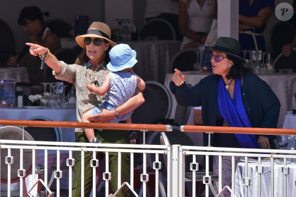 La princesse Caroline de Hanovre, son petit-fils Raphaël et Albina du Boisrouvray lors du 20e Jumping International de Monte-Carlo à Monaco, le 26 juin 2015