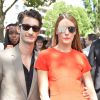 Pierre Niney et sa compagne Natasha Andrews à la sortie du défilé de mode masculine Dior printemps-été 2016 au Tennis Club de Paris le 27 juin 2015.