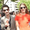 Pierre Niney et sa compagne Natasha Andrews à la sortie du défilé de mode masculine Dior printemps-été 2016 au Tennis Club de Paris le 27 juin 2015.